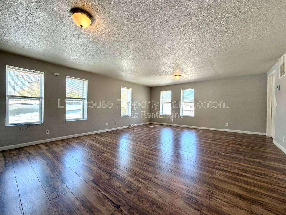 Apartment for rent at 273 E Forest Ave #6, Muskegon, MI 49442