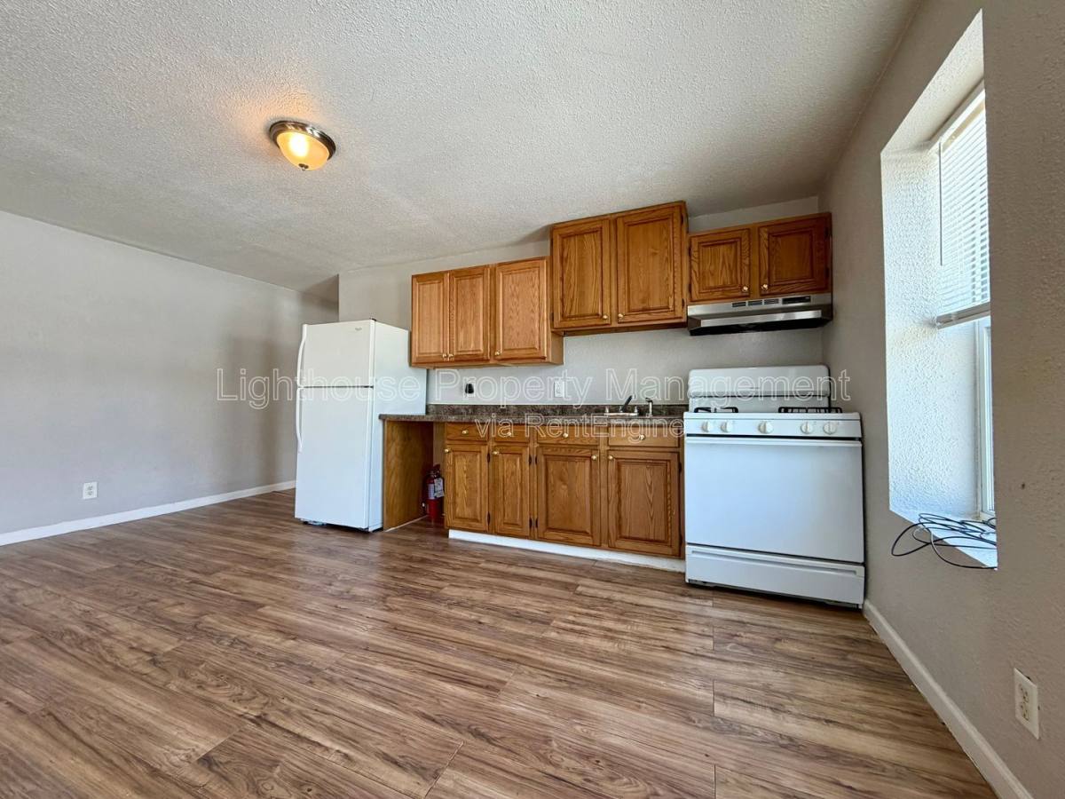 Apartment for rent at 273 E Forest Ave #6, Muskegon, MI 49442