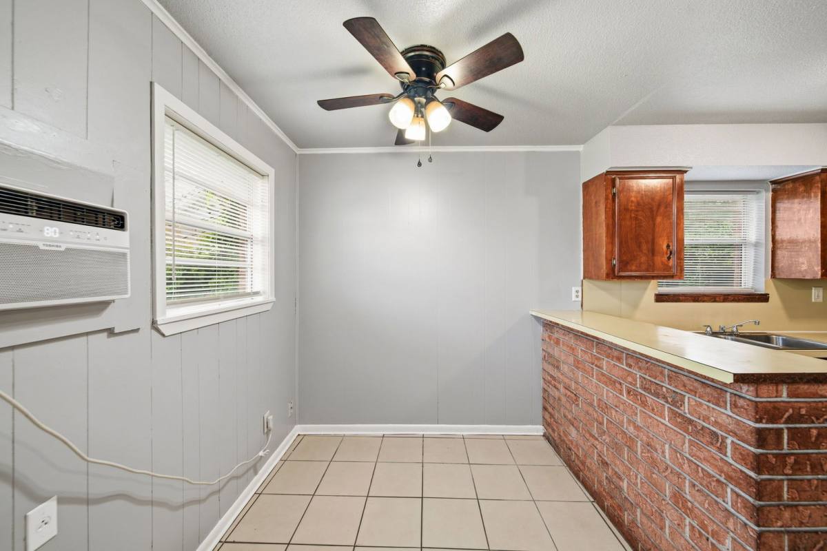 Apartment for rent at 6116 Octavia St, Houston, TX 77026