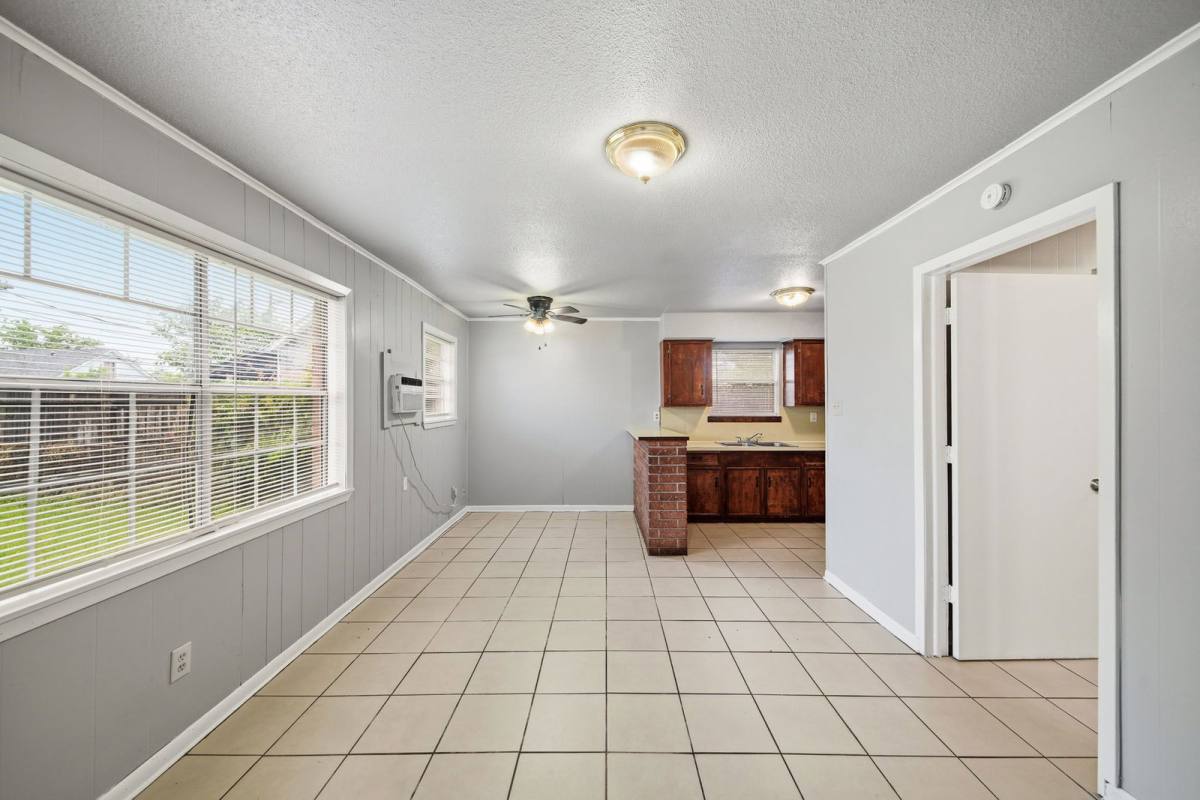Apartment for rent at 6116 Octavia St, Houston, TX 77026