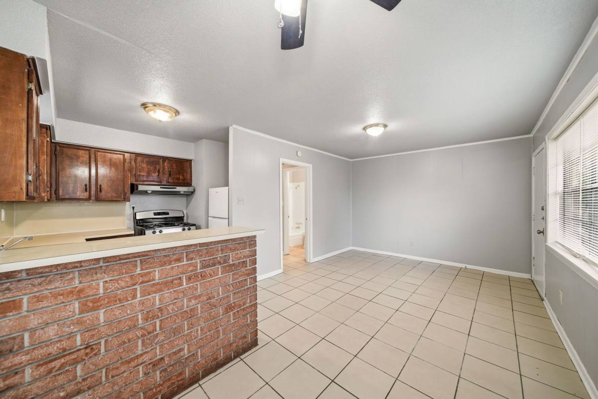 Apartment for rent at 6116 Octavia St, Houston, TX 77026