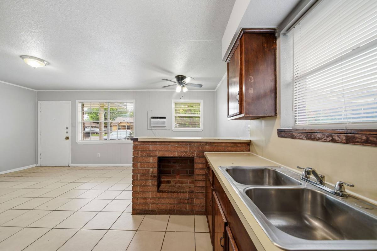 Apartment for rent at 6116 Octavia St, Houston, TX 77026