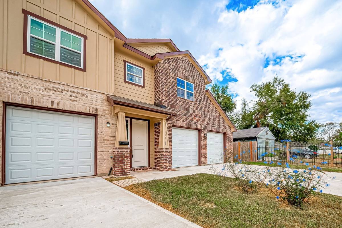 Apartment for rent at 5530 Hirondel #B, Houston, TX 77033