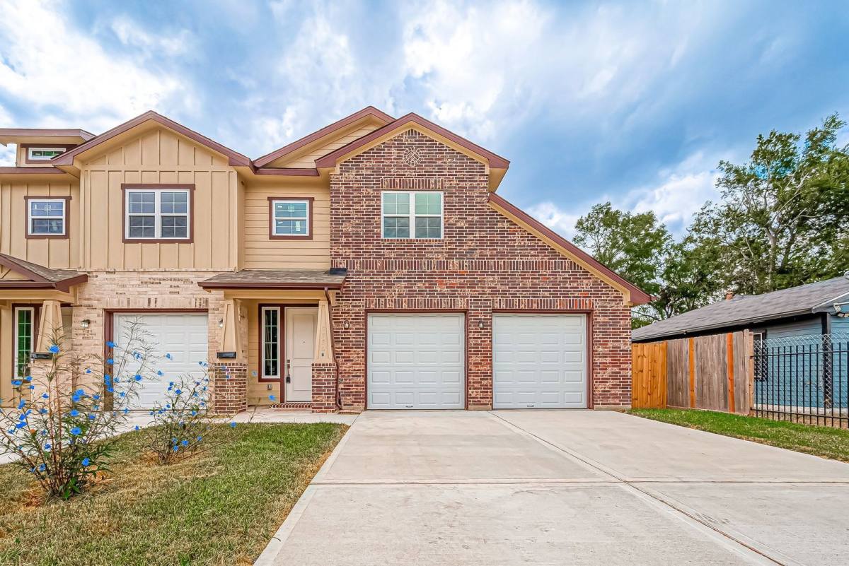 Apartment for rent at 5530 Hirondel #B, Houston, TX 77033