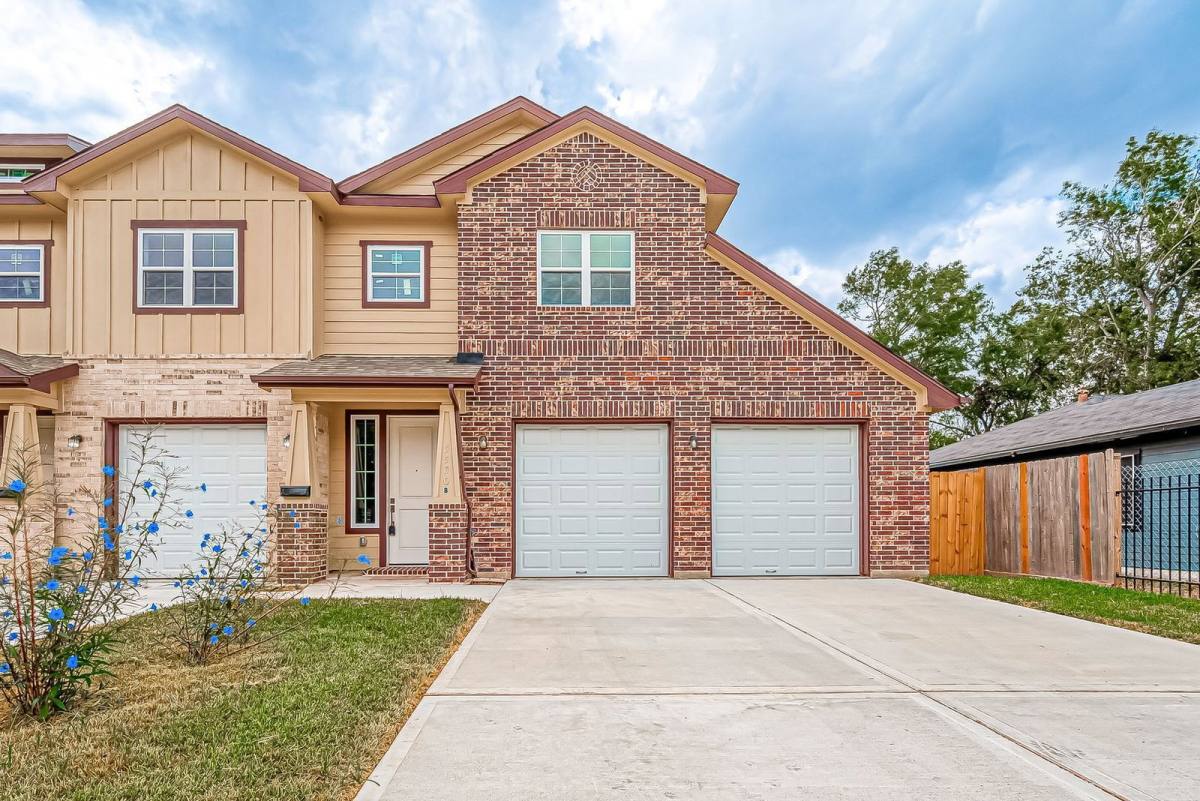 Apartment for rent at 5530 Hirondel #B, Houston, TX 77033
