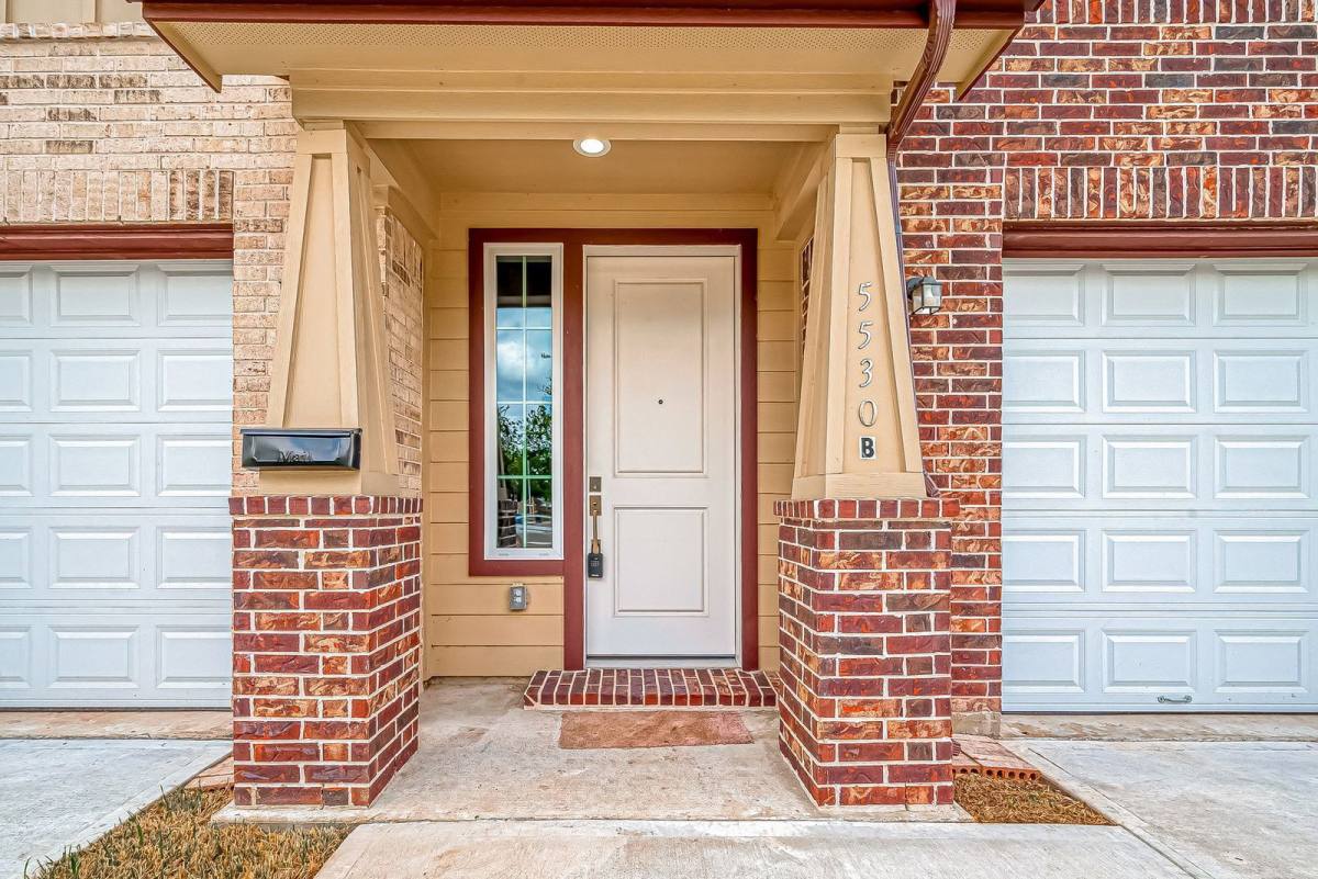Apartment for rent at 5530 Hirondel #B, Houston, TX 77033