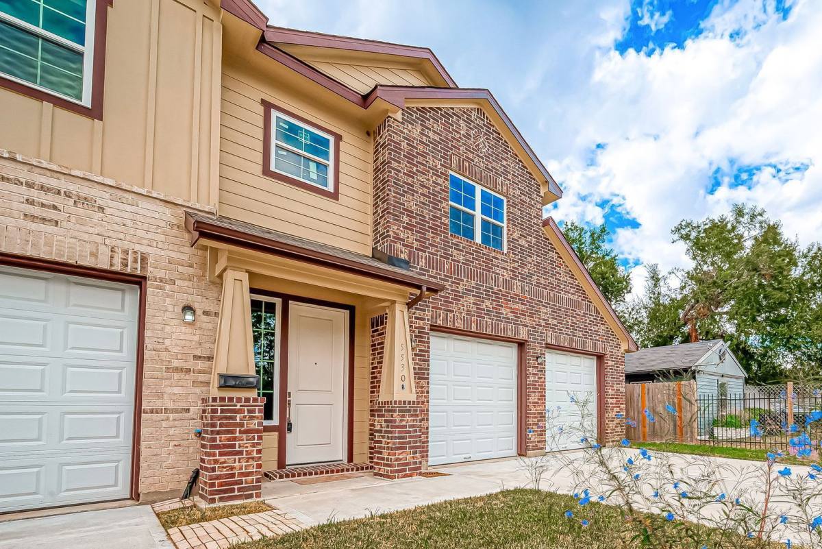 Apartment for rent at 5530 Hirondel #B, Houston, TX 77033
