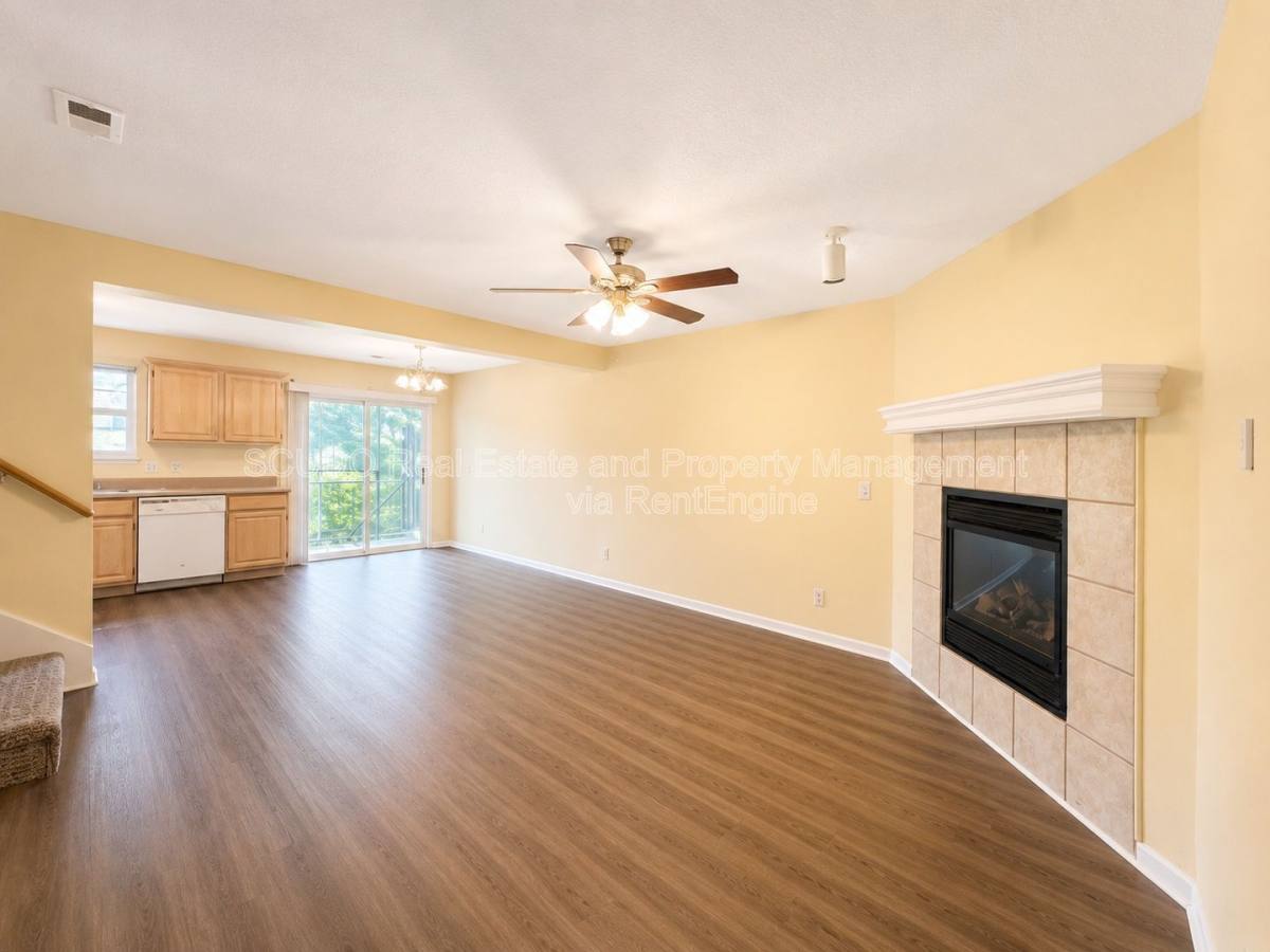 Townhouse for rent at 10633 N Locust Court, Kansas City, MO 64155