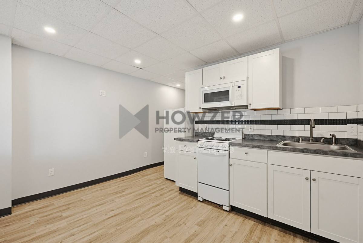 Apartment for rent at 127 Park St #10, Attleboro, MA 02703