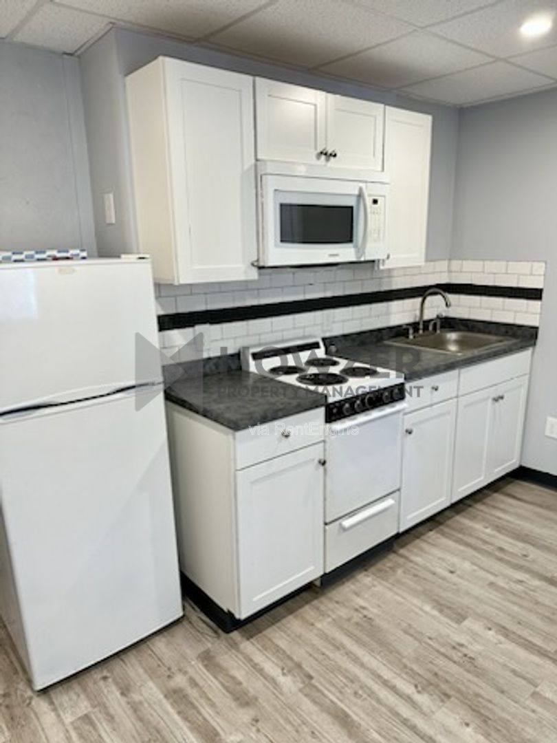 Apartment for rent at 127 Park St #10, Attleboro, MA 02703
