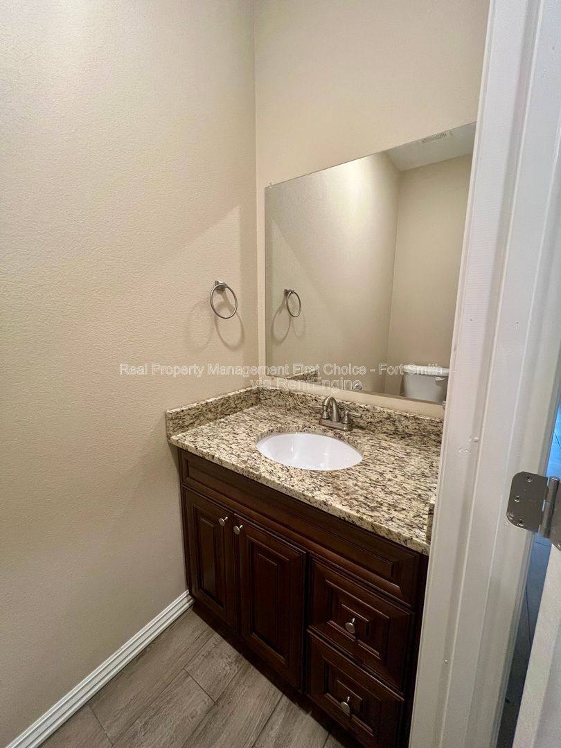 Townhouse for rent at 9905 Landry Dr, Barling, AR 72923