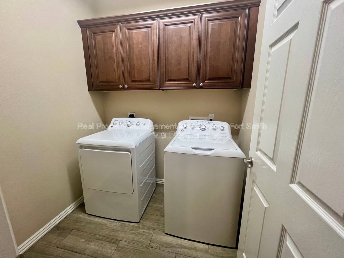 Townhouse for rent at 9905 Landry Dr, Barling, AR 72923