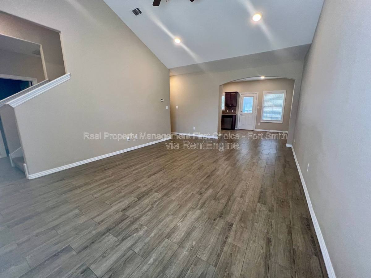 Townhouse for rent at 9905 Landry Dr, Barling, AR 72923