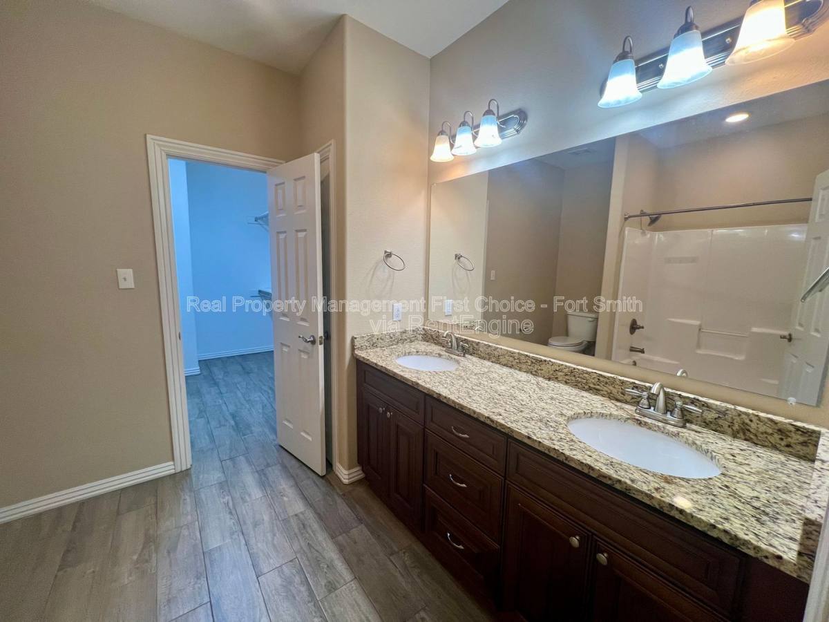 Townhouse for rent at 9905 Landry Dr, Barling, AR 72923