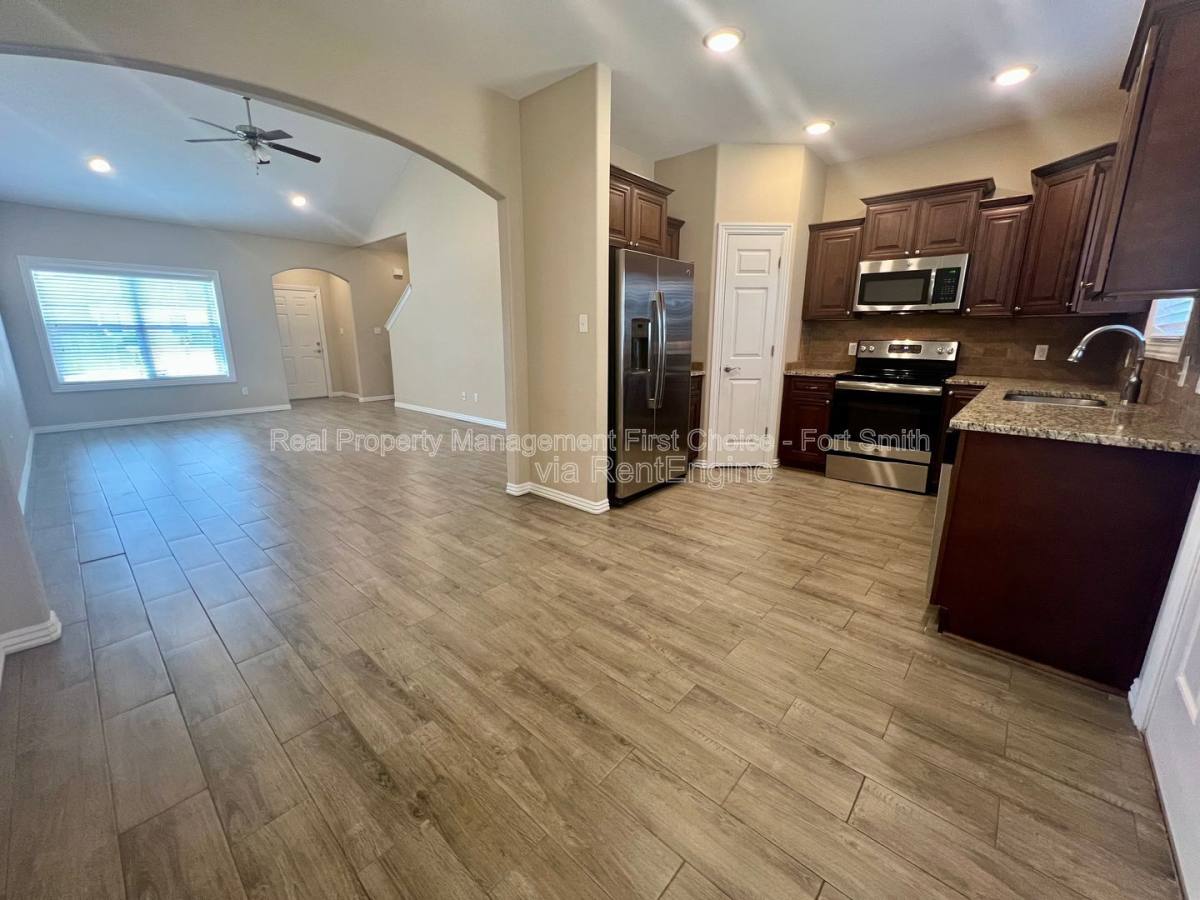 Townhouse for rent at 9905 Landry Dr, Barling, AR 72923