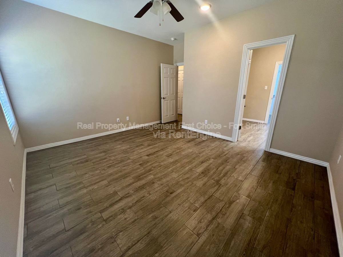 Townhouse for rent at 9905 Landry Dr, Barling, AR 72923