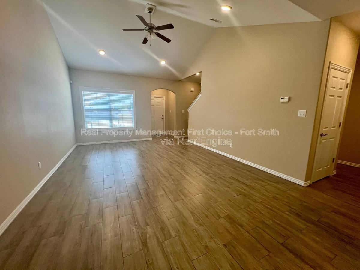 Townhouse for rent at 9905 Landry Dr, Barling, AR 72923