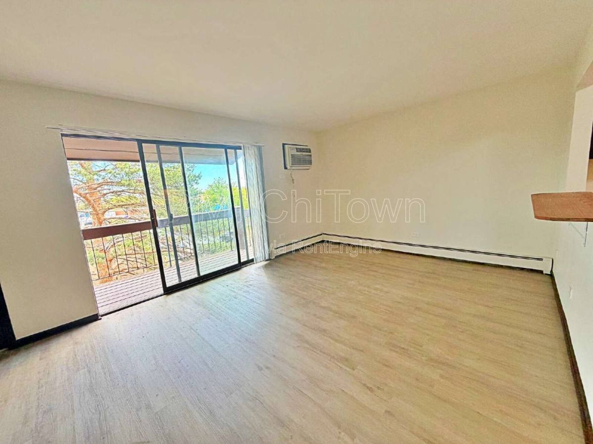 Apartment for rent at 1523 N Winslowe Dr #3A, Palatine, IL 60074