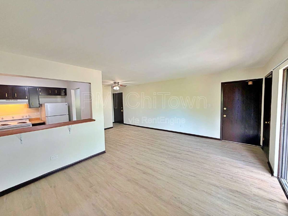 Apartment for rent at 1523 N Winslowe Dr #3A, Palatine, IL 60074