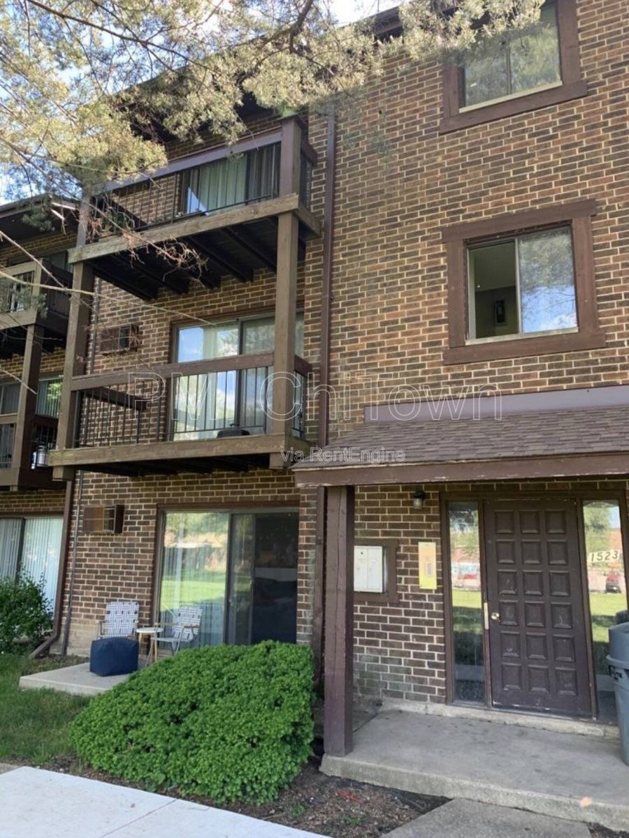 Apartment for rent at 1523 N Winslowe Dr #3A, Palatine, IL 60074