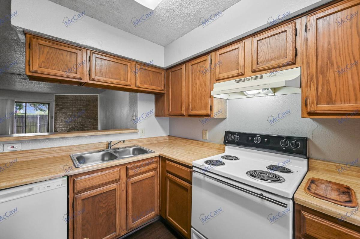 Townhouse for rent at 2198 Aspen Dr, Dallas, TX 75227