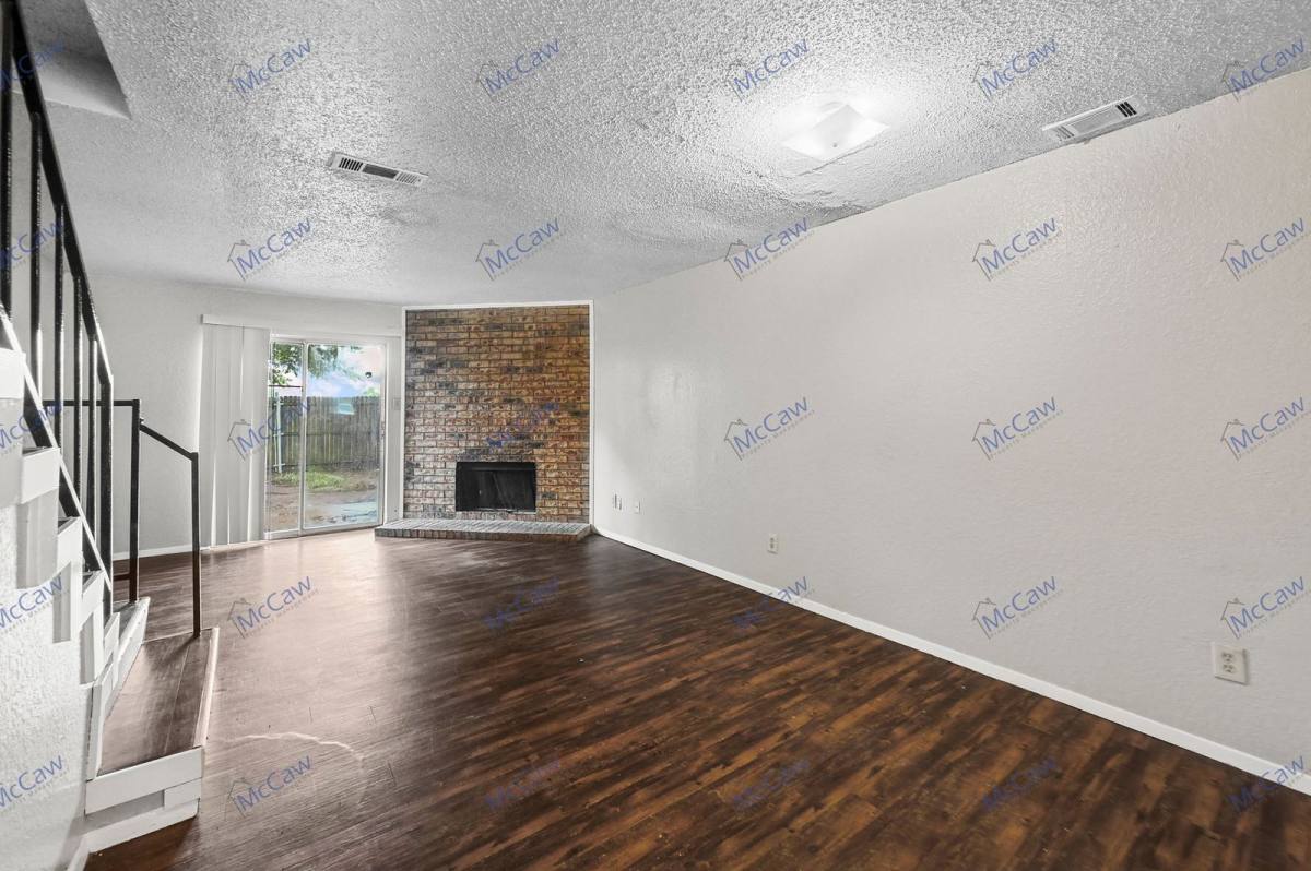Townhouse for rent at 2198 Aspen Dr, Dallas, TX 75227
