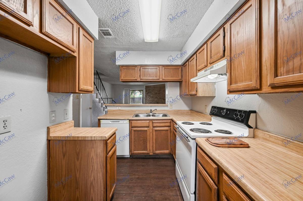 Townhouse for rent at 2198 Aspen Dr, Dallas, TX 75227