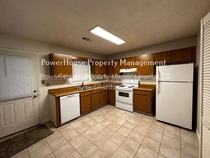 Townhouse for rent at 504 Oakwood Court, Woodstock, GA 30188