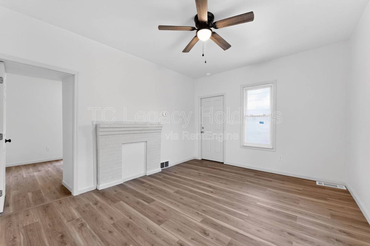 Apartment for rent at 407 Simpson Ave, Clarksburg, WV 26301