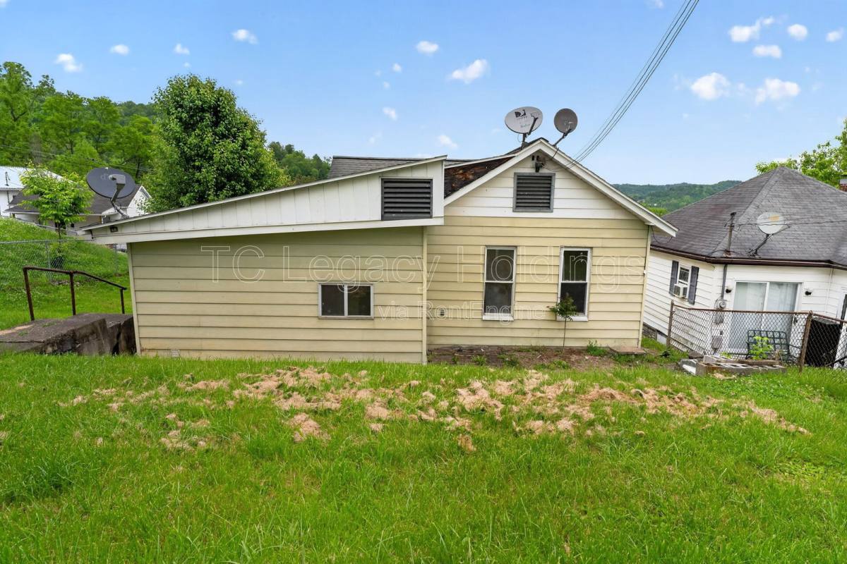 Apartment for rent at 407 Simpson Ave, Clarksburg, WV 26301
