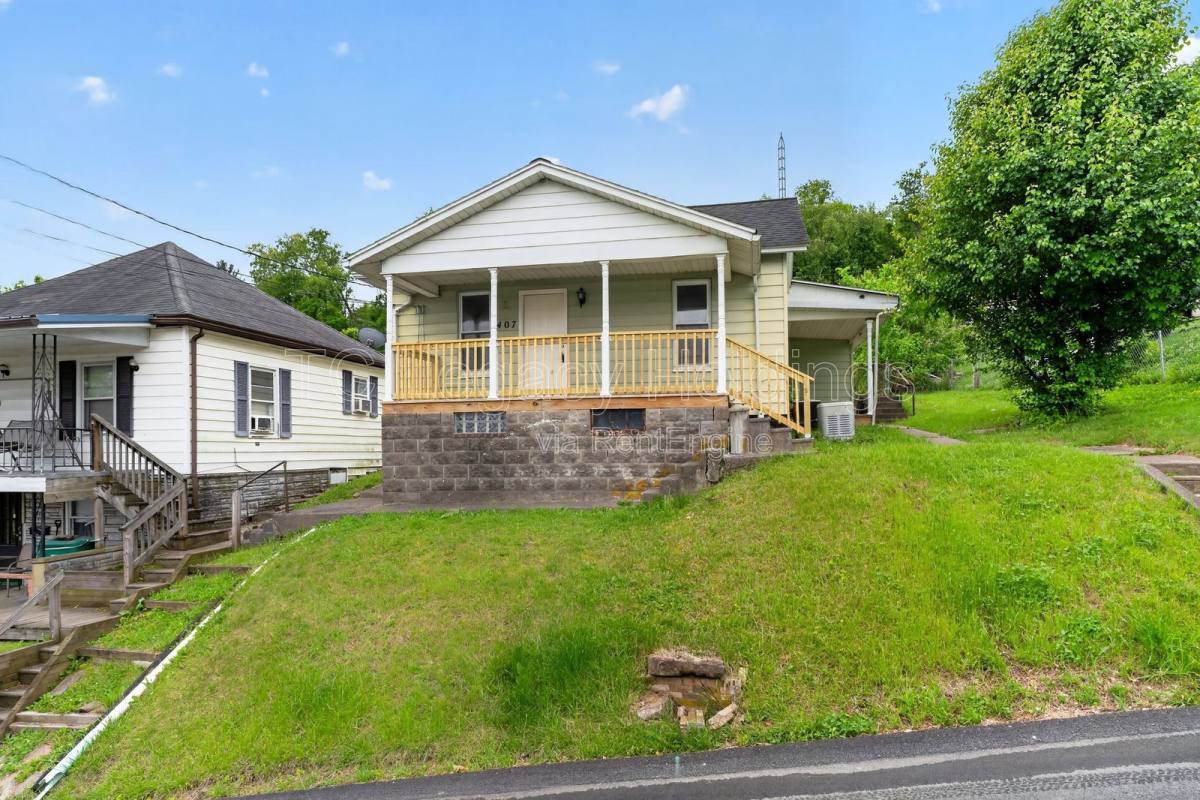 Apartment for rent at 407 Simpson Ave, Clarksburg, WV 26301