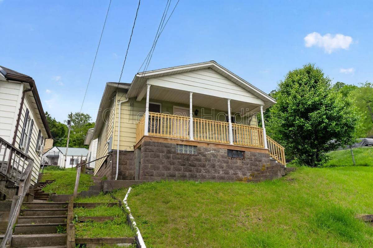 Apartment for rent at 407 Simpson Ave, Clarksburg, WV 26301