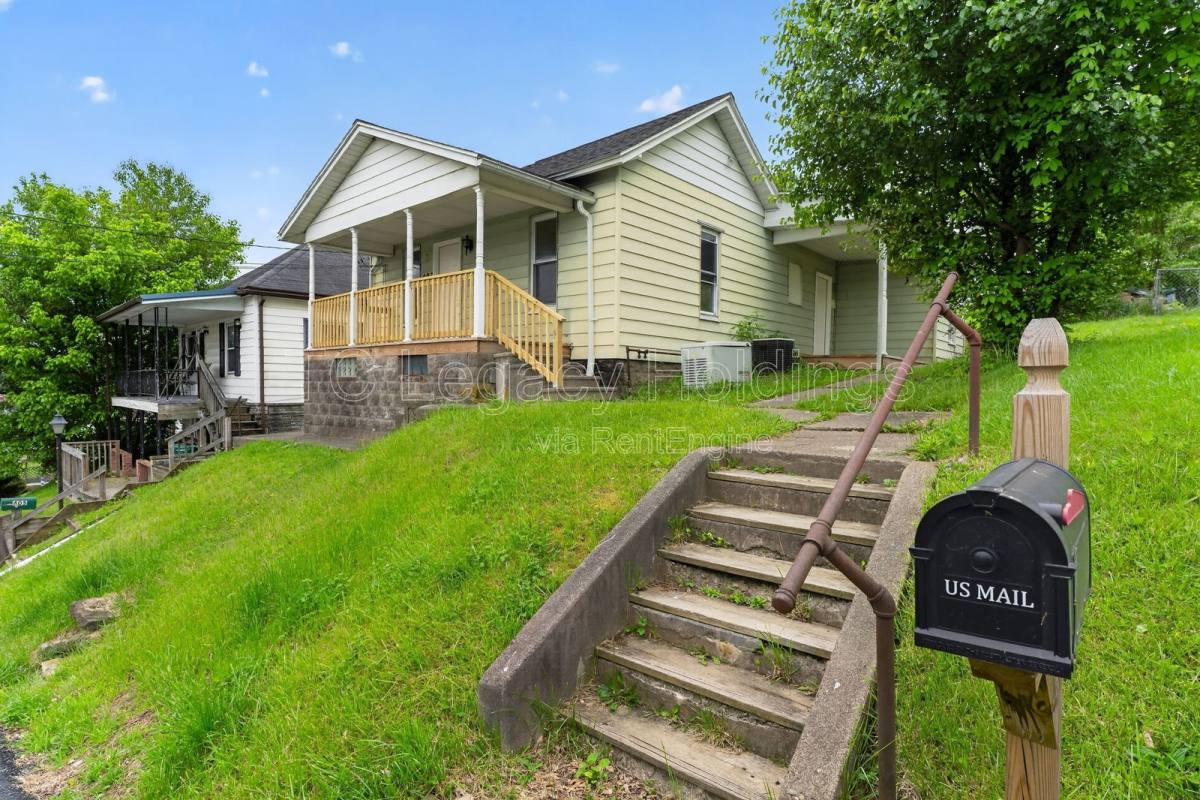 Apartment for rent at 407 Simpson Ave, Clarksburg, WV 26301