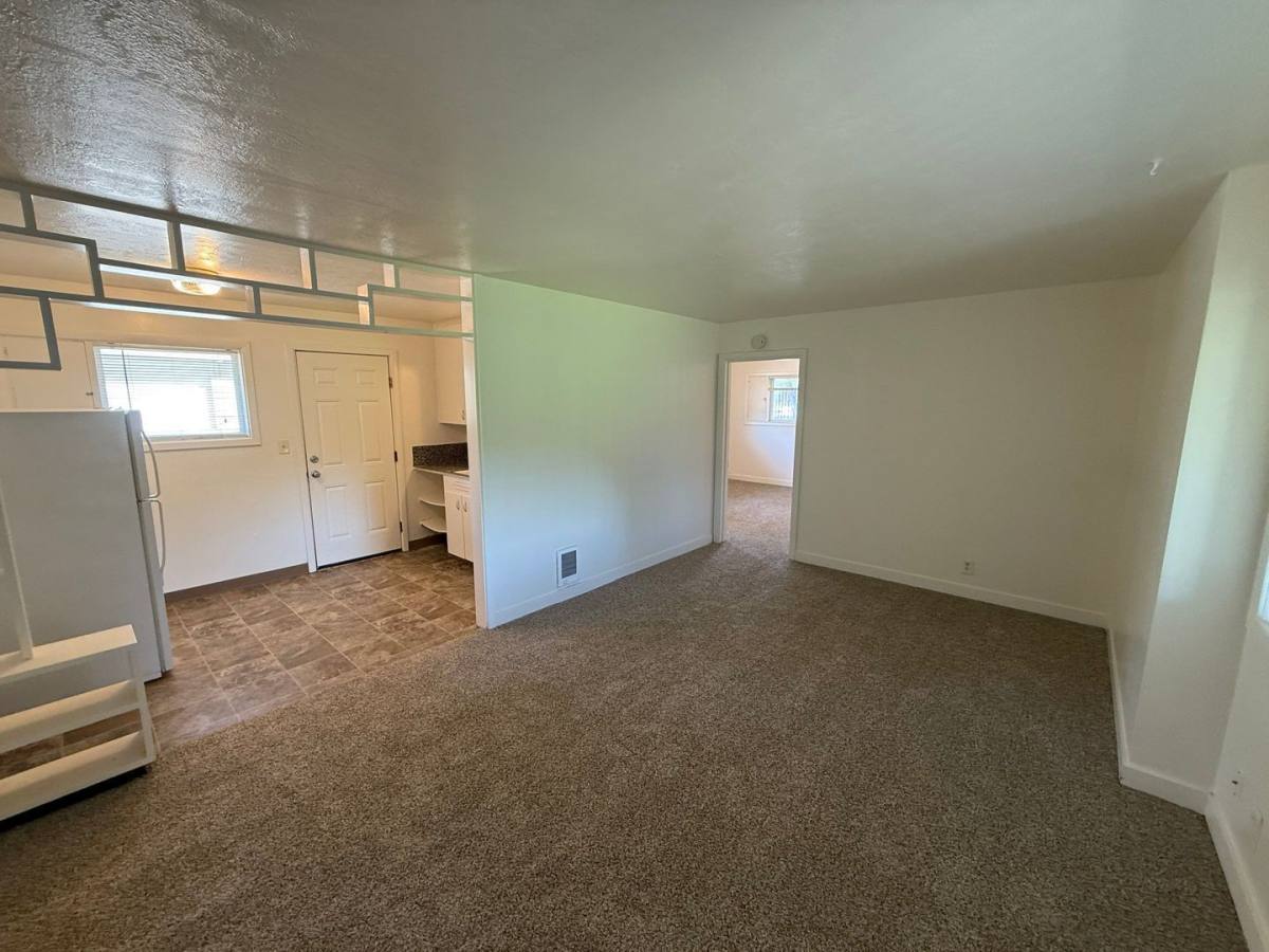 Apartment for rent at 912 Fir St S, Salem, OR 97302