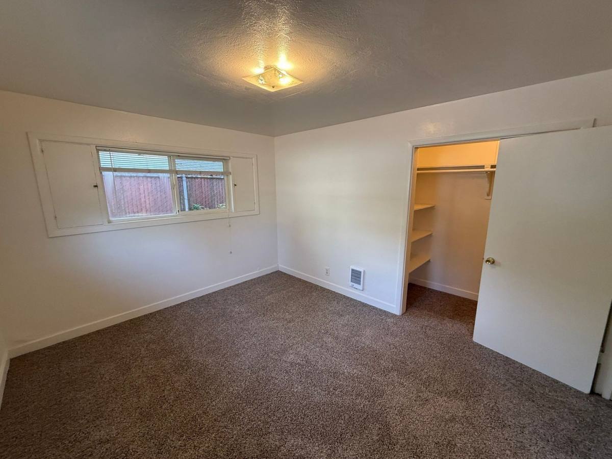 Apartment for rent at 912 Fir St S, Salem, OR 97302