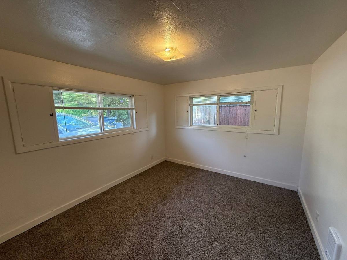 Apartment for rent at 912 Fir St S, Salem, OR 97302
