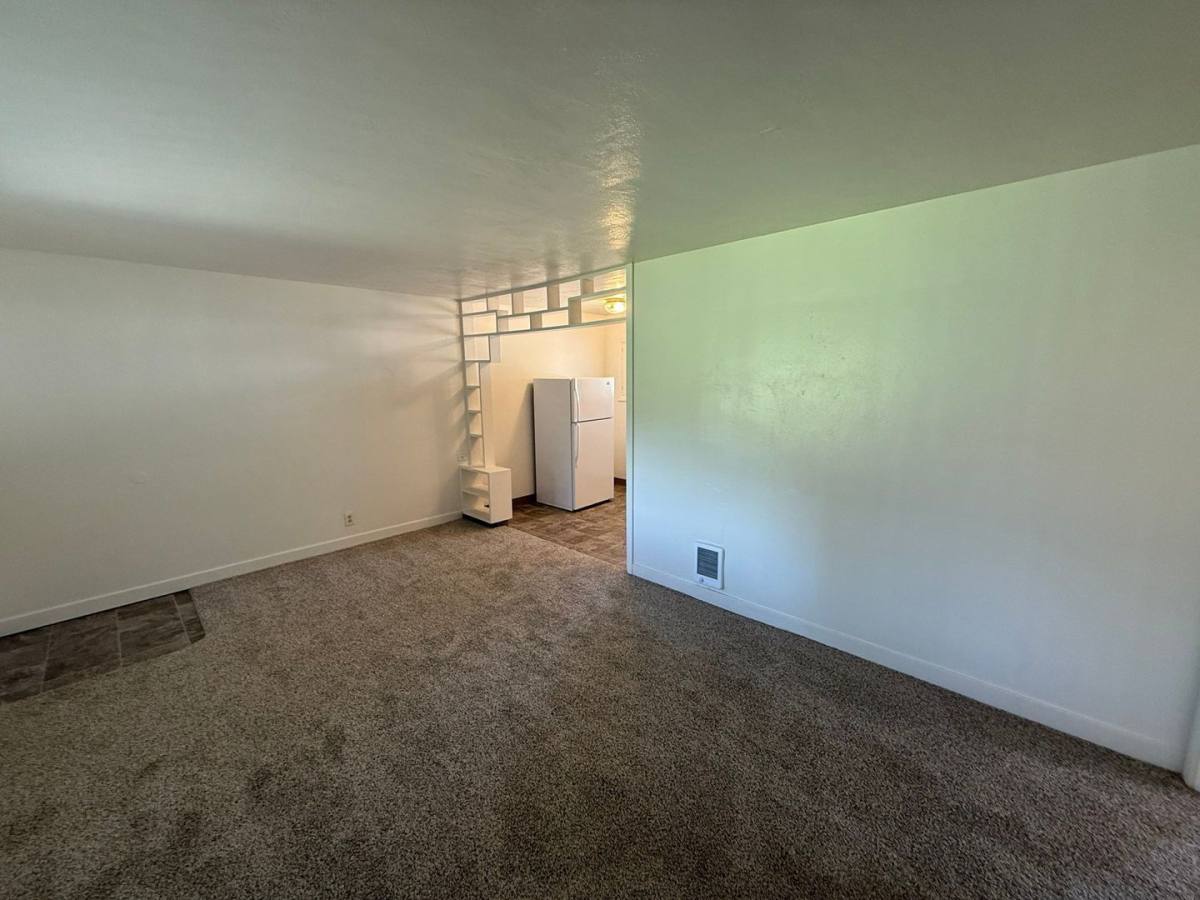Apartment for rent at 912 Fir St S, Salem, OR 97302