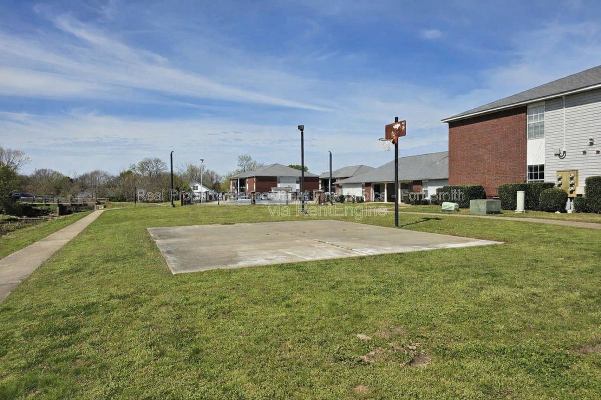 Apartment for rent at 100 Cedar Creek Court #4, Van Buren, AR 72956