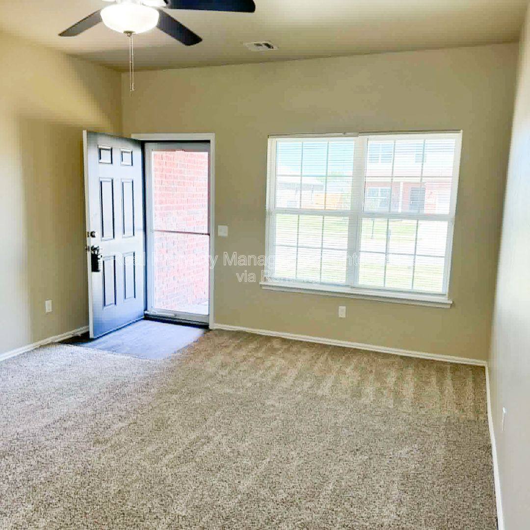House for rent at 13229 Bridgewater Dr, Piedmont, OK 73078
