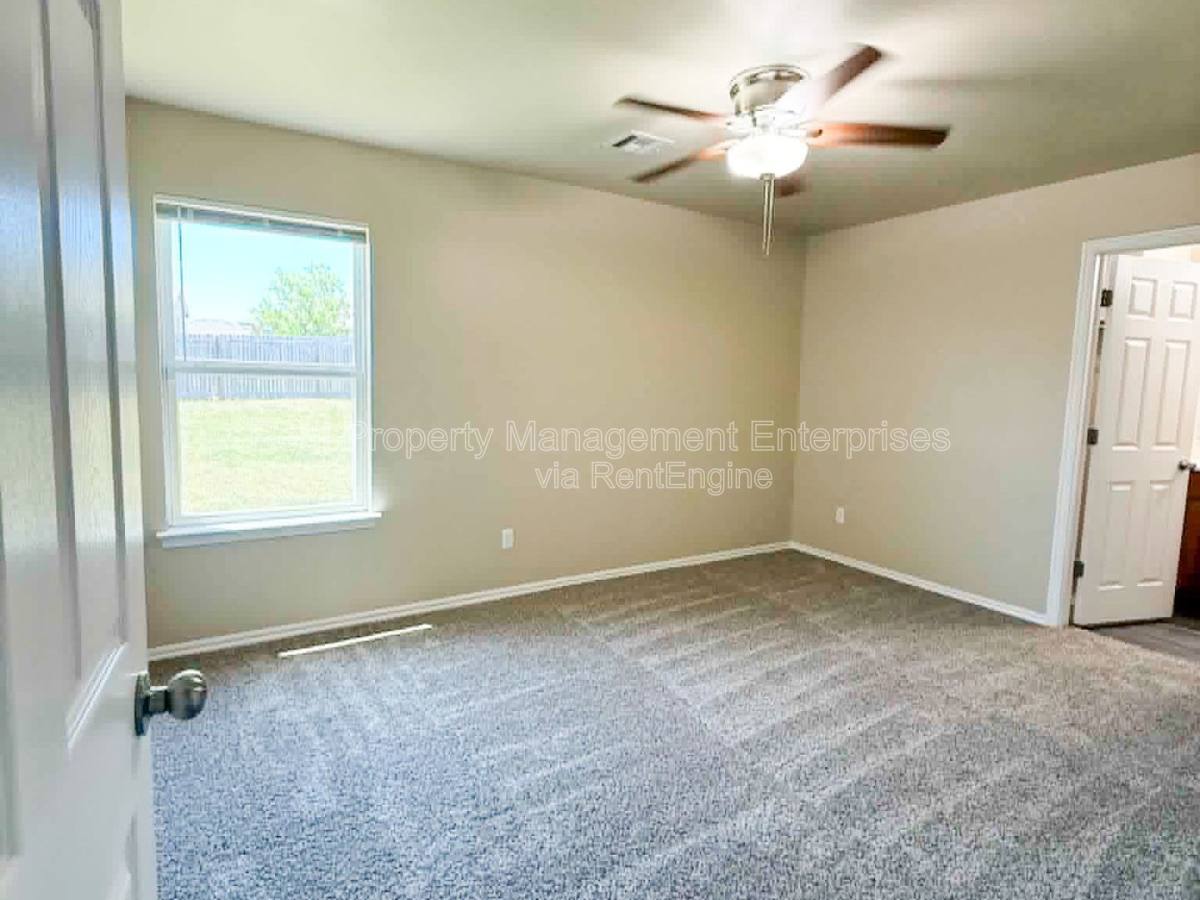 House for rent at 13229 Bridgewater Dr, Piedmont, OK 73078