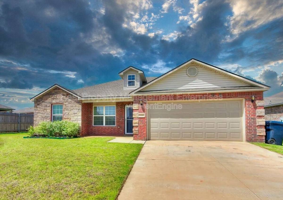 House for rent at 13229 Bridgewater Dr, Piedmont, OK 73078