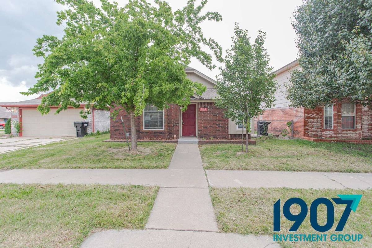 House for rent at 2102 Briarcliff Dr, Oklahoma City, OK 73170