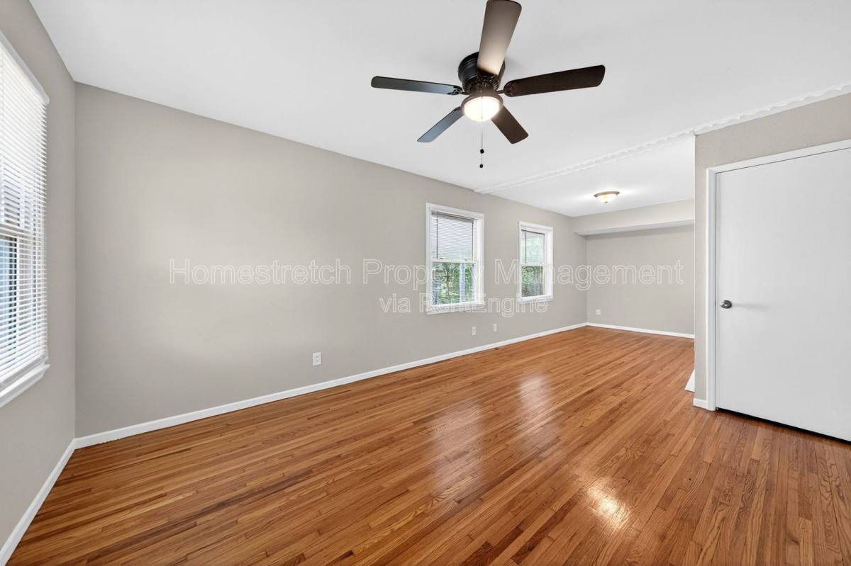 House for rent at 329 Midlothian Rd, Saint Louis, MO 63137