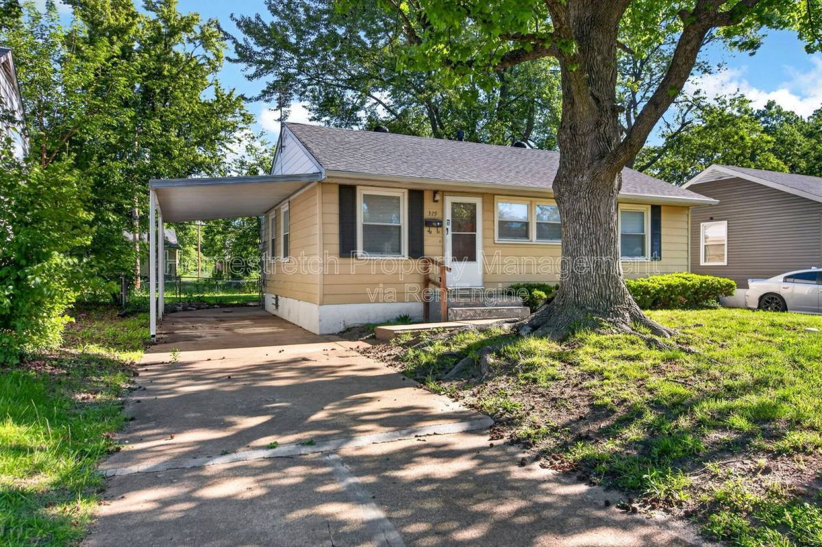 House for rent at 329 Midlothian Rd, Saint Louis, MO 63137