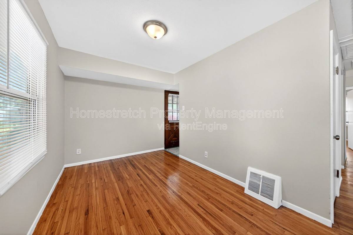 House for rent at 329 Midlothian Rd, Saint Louis, MO 63137
