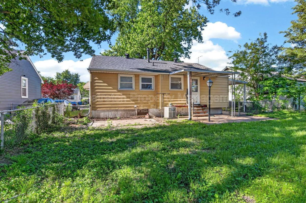 House for rent at 329 Midlothian Rd, Saint Louis, MO 63137