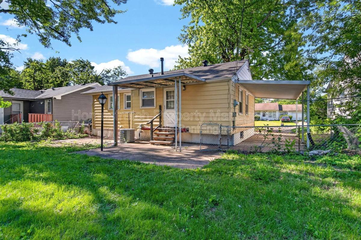 House for rent at 329 Midlothian Rd, Saint Louis, MO 63137