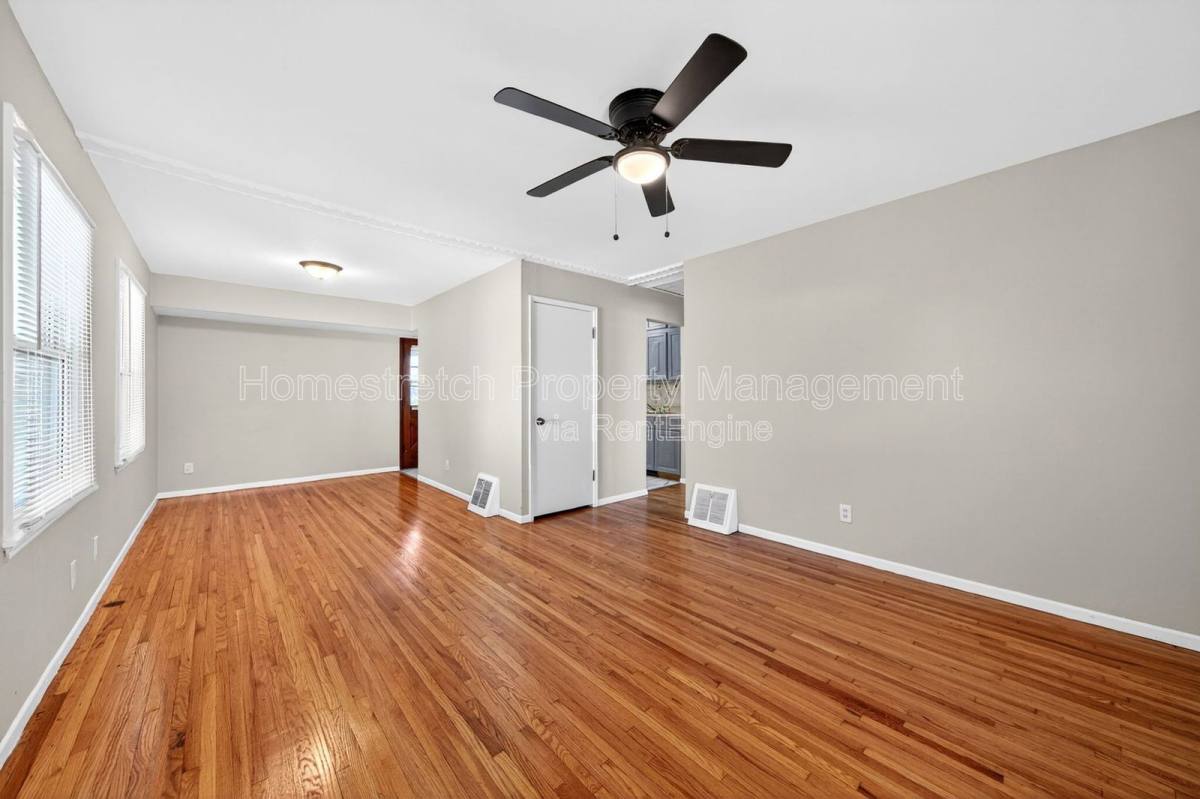 House for rent at 329 Midlothian Rd, Saint Louis, MO 63137