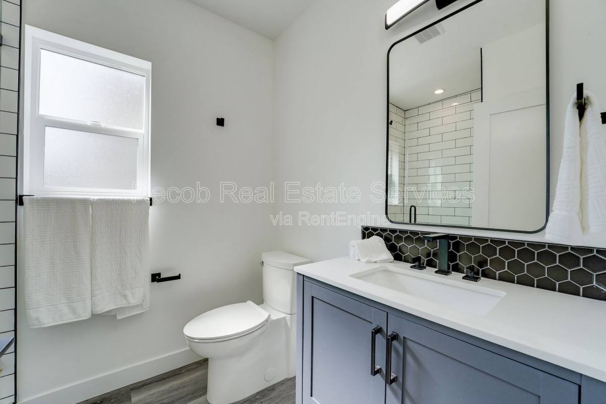 Apartment for rent at 3673 Budd St #3663, San Diego, CA 92111