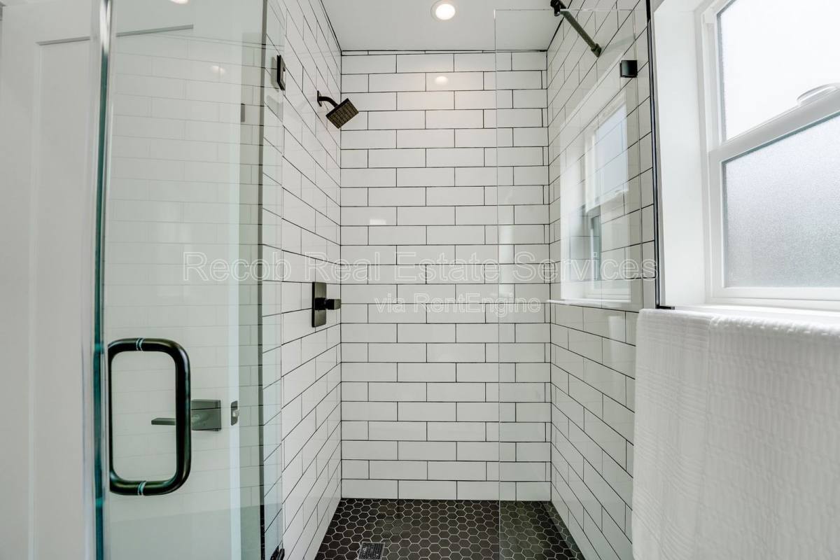 Apartment for rent at 3673 Budd St #3663, San Diego, CA 92111